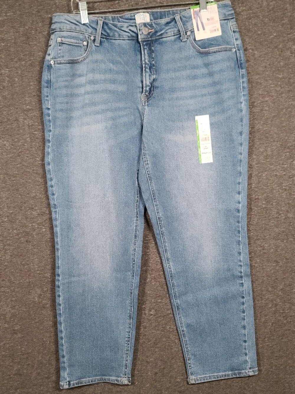 NWT Time and Tru Women's Size 16 Short Mid Rise Straight Leg Jeans